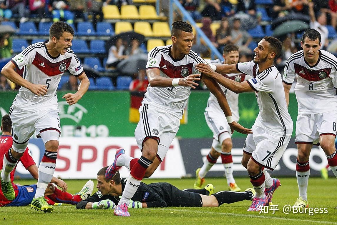 斯图加特客场惜败,主帅需调整阵容追赶对手 斯图加特客场惜败,主帅需调整阵容追赶对手