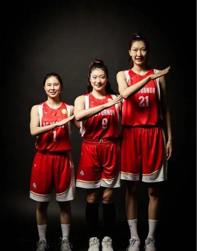 四川女篮队员表现出色，助球队连胜望眼欲穿的简单介绍