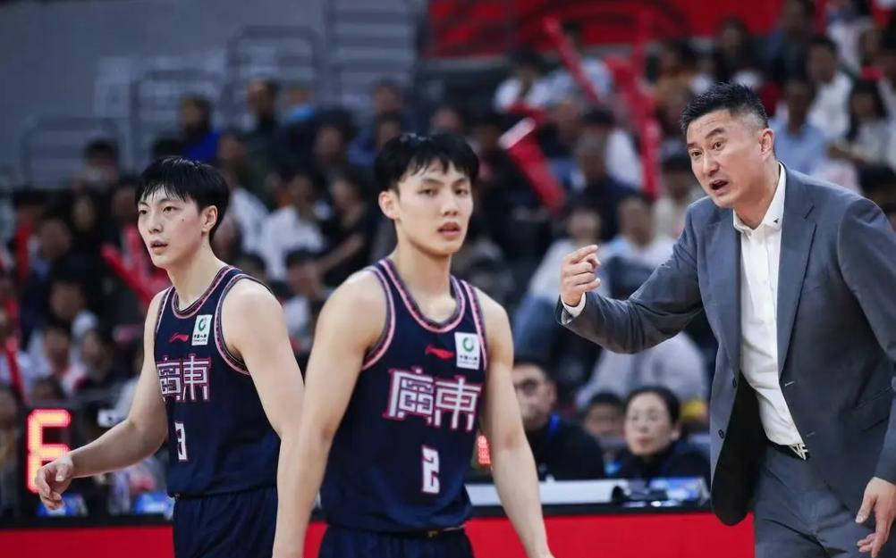 双核进攻再次配合默契,助球队连胜的简单介绍 双核进攻再次配合默契,助球队连胜的简单介绍