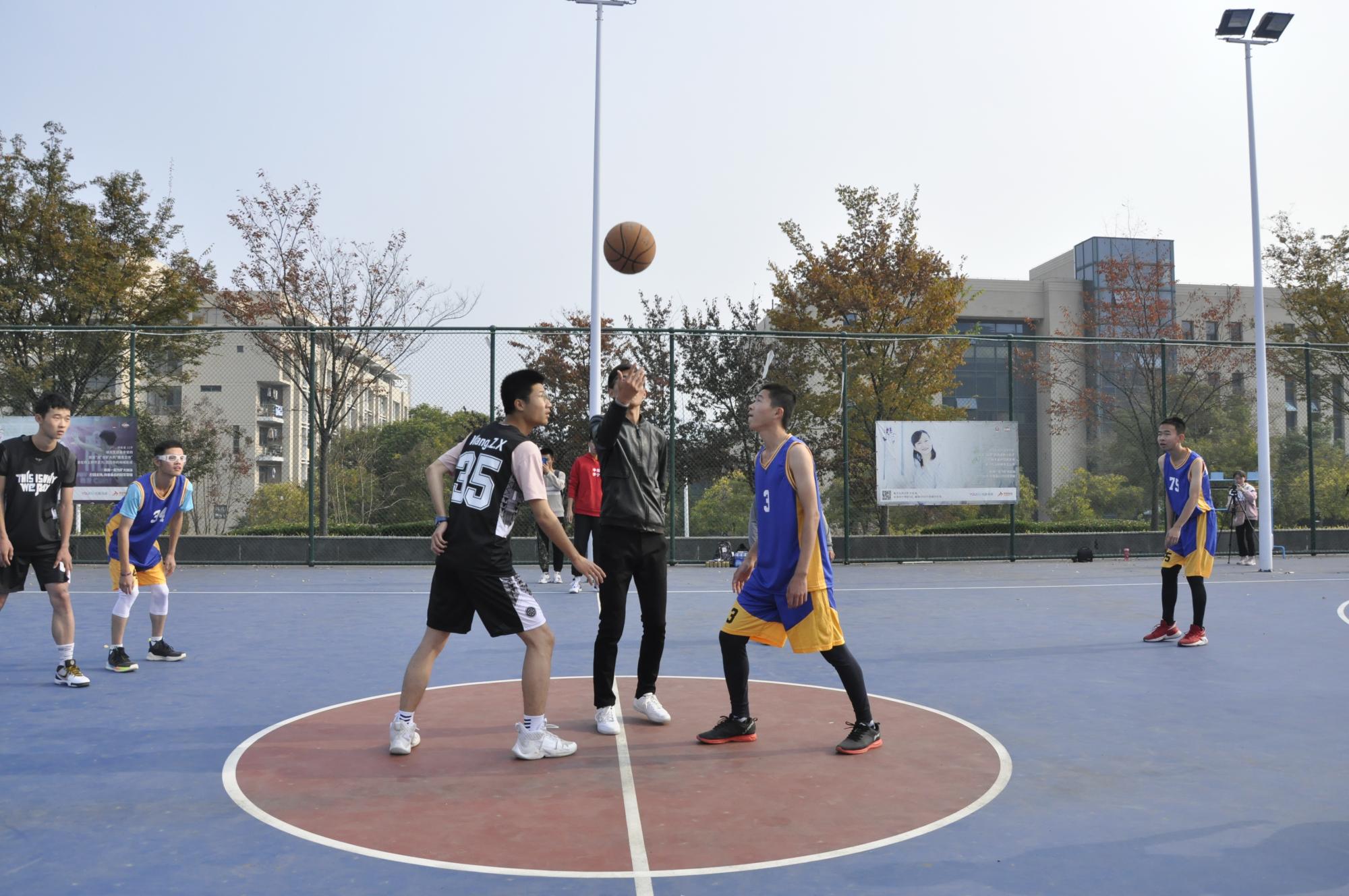 开云体育中国-澳洲篮球新星闪耀球场，精湛技艺令人惊叹的简单介绍