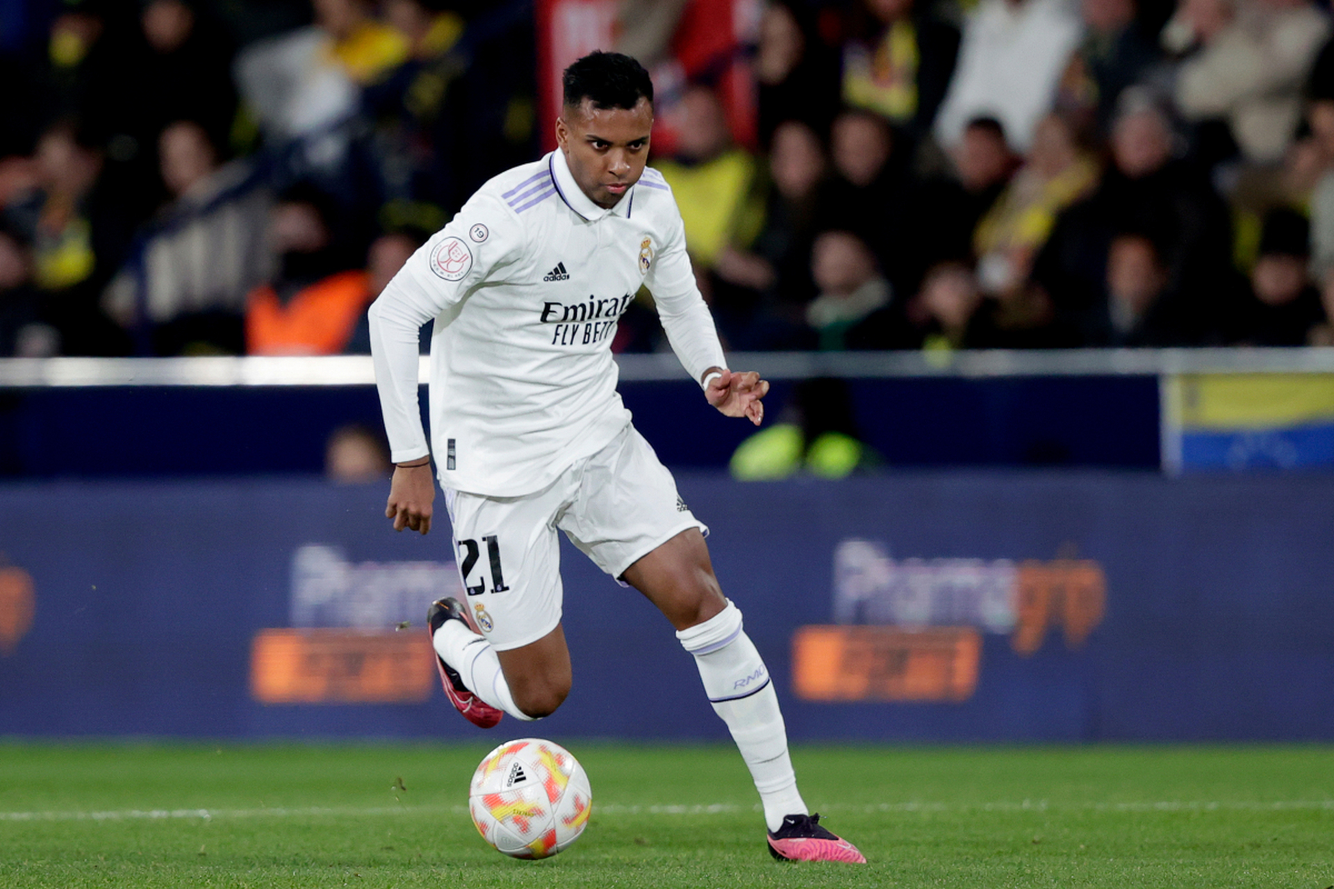 开云体育平台APP-关于巴塞罗那客场逼平比利亚雷亚尔，难分上下的信息