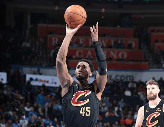 开云体育APP下载-关于爵士惨遭马刺压制，米切尔难以独撑大局的信息