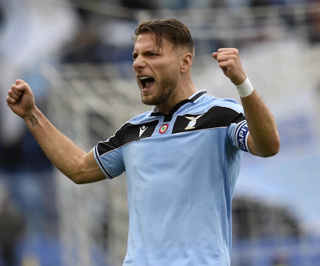 阿贾克斯在欧国联比赛中大胜马赛