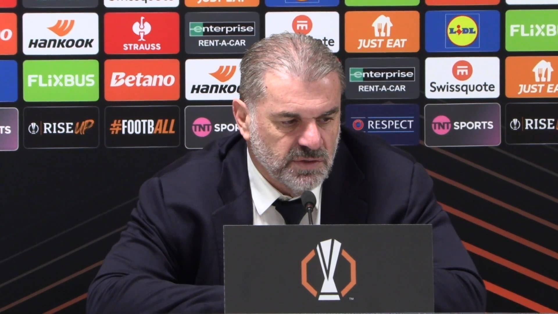 热刺遭遇客场溃败,主帅面临压力考验 热刺遭遇客场溃败,主帅面临压力考验