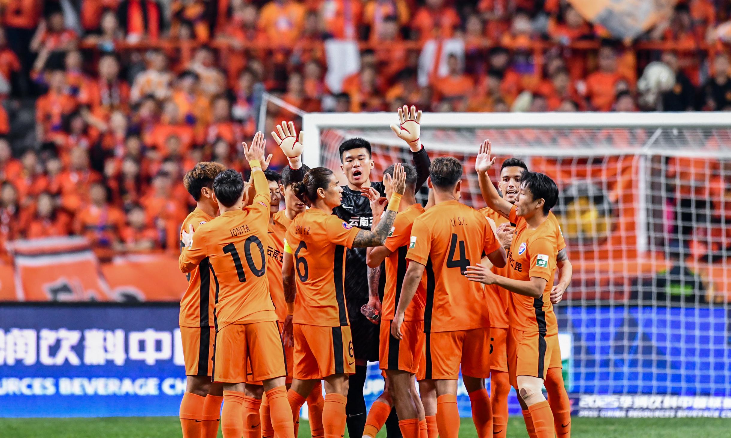 包含中超冠军之争如日中天,各队备战如火如荼的词条 包含中超冠军之争如日中天,各队备战如火如荼的词条