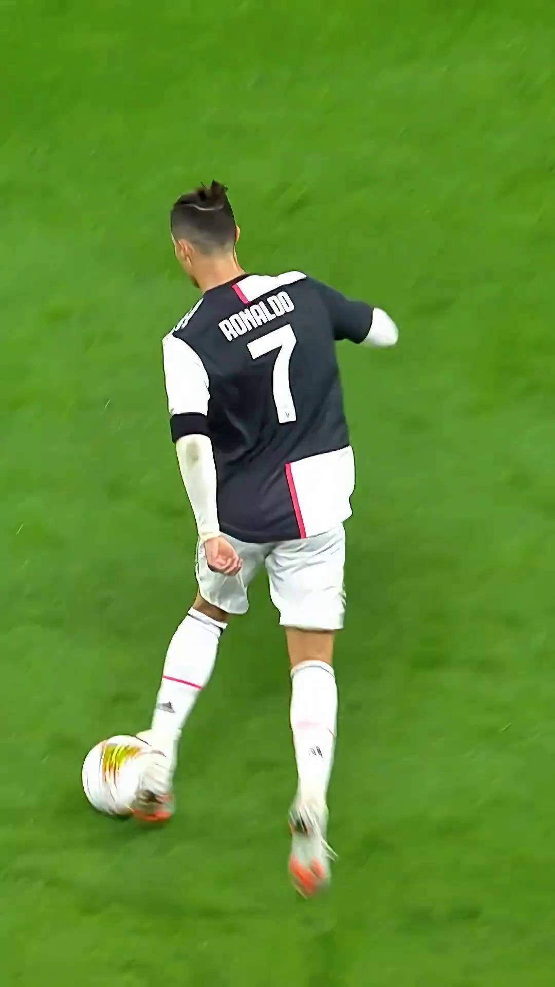 开云下载-尤文图斯失分，C罗郁闷迎战下一场