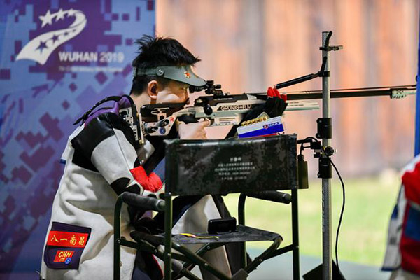 新加坡选手在射击比赛中夺冠