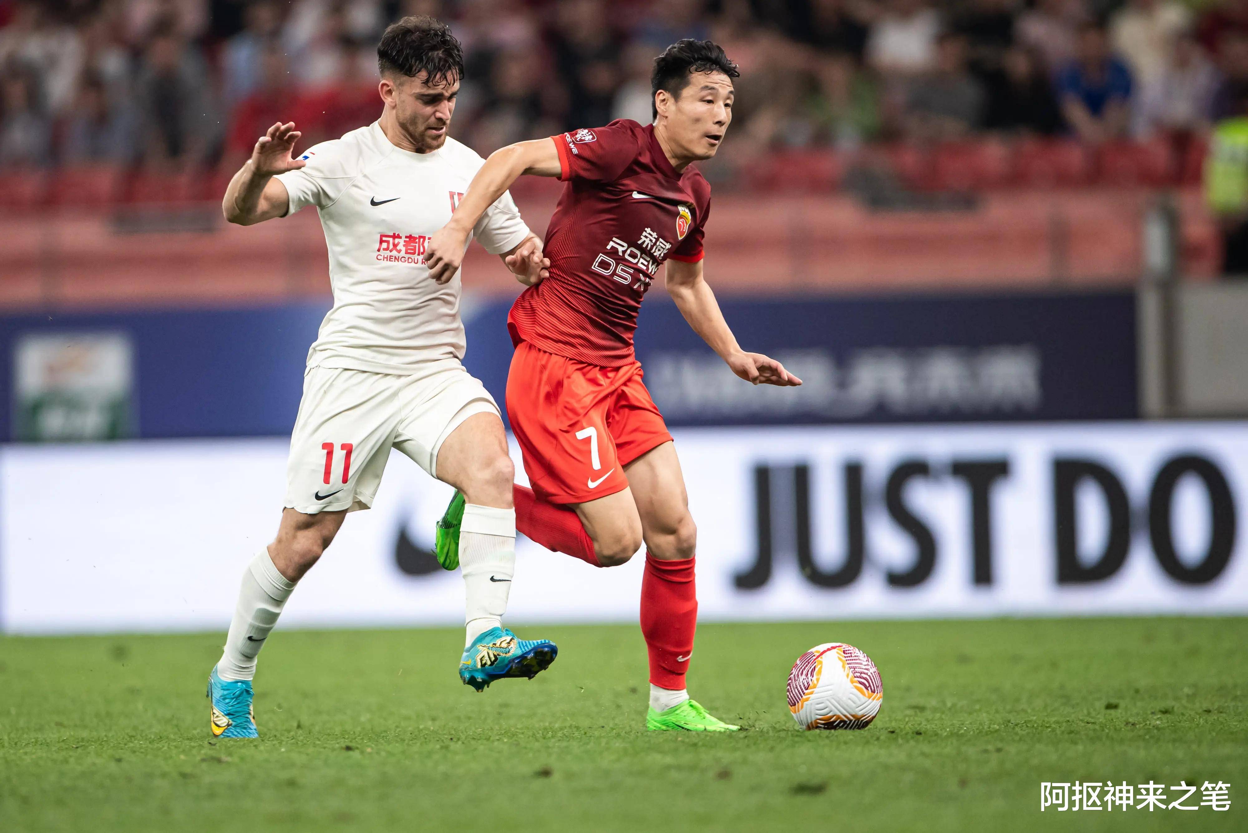 开云下载-亚冠比赛中出现意外失误导致落后