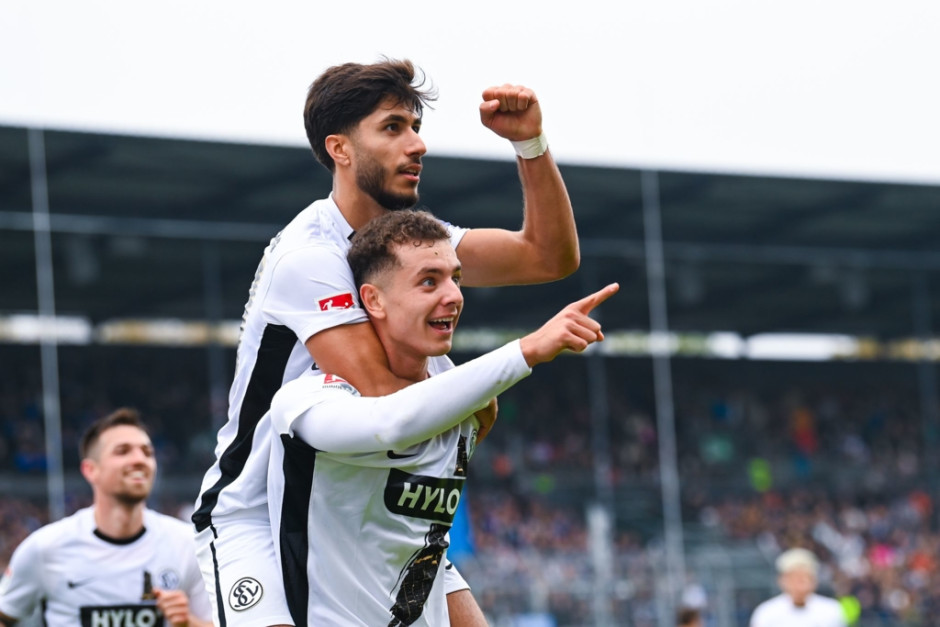 开云体育APP下载-胜势如潮：广州恒大客场连胜富力夺得联赛领跑位置的简单介绍