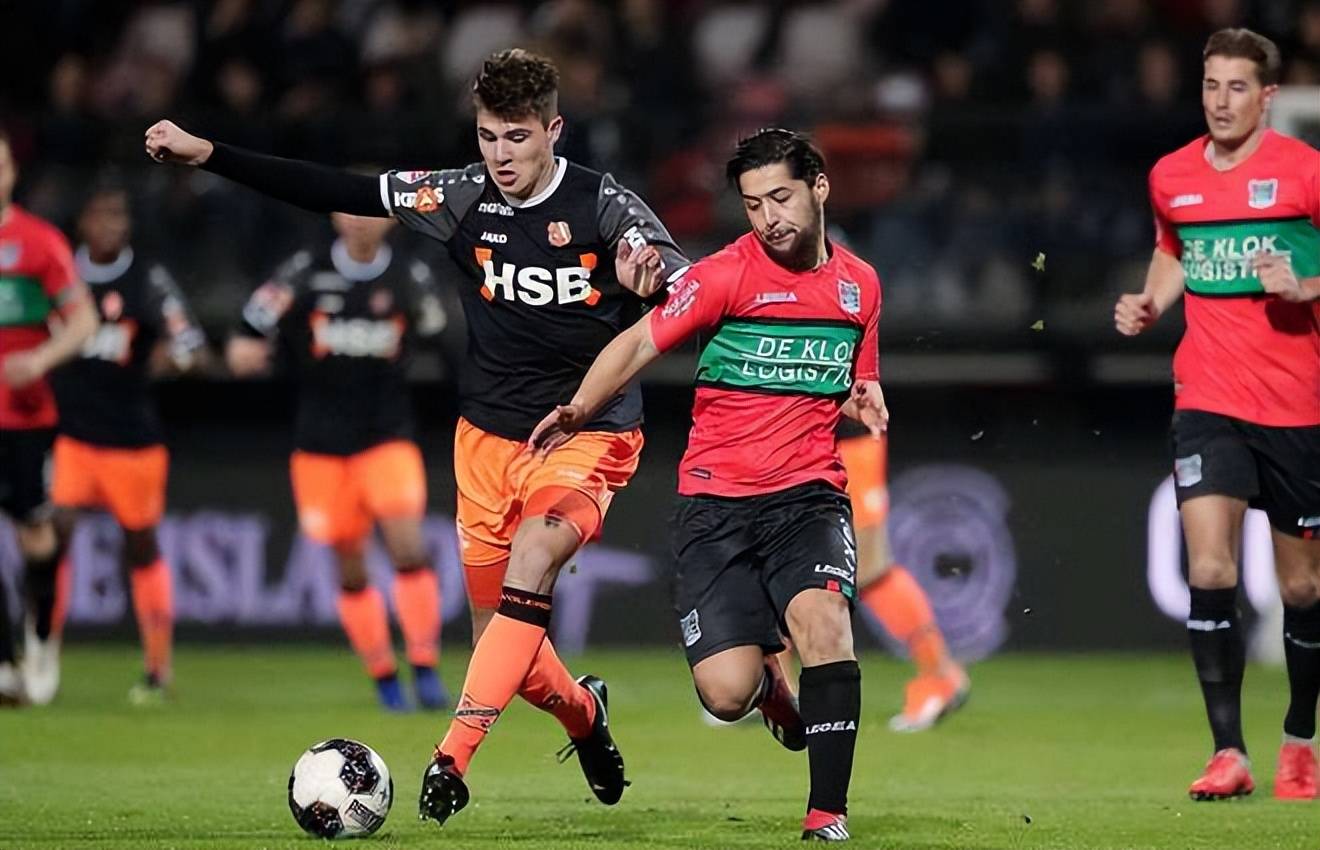 包含帕尔玛客场不敌那不勒斯，继续陷入降级泥潭的词条