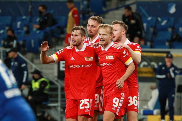 开云体育官网-奥格斯堡后卫染红离场，影响球队取胜