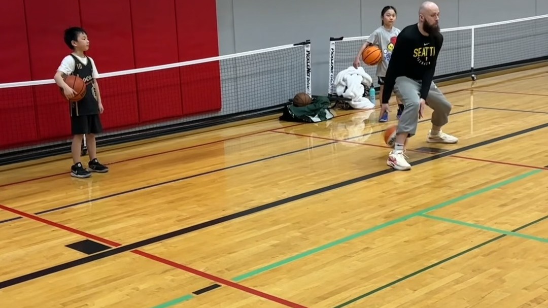 开云体育入口-美国篮球青训营首次举办，寻找明日之星的简单介绍