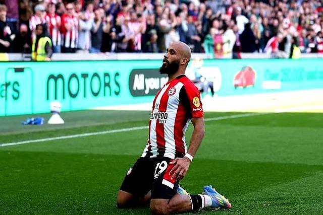 包含利物浦三连败，卫冕冠军困境加深的词条