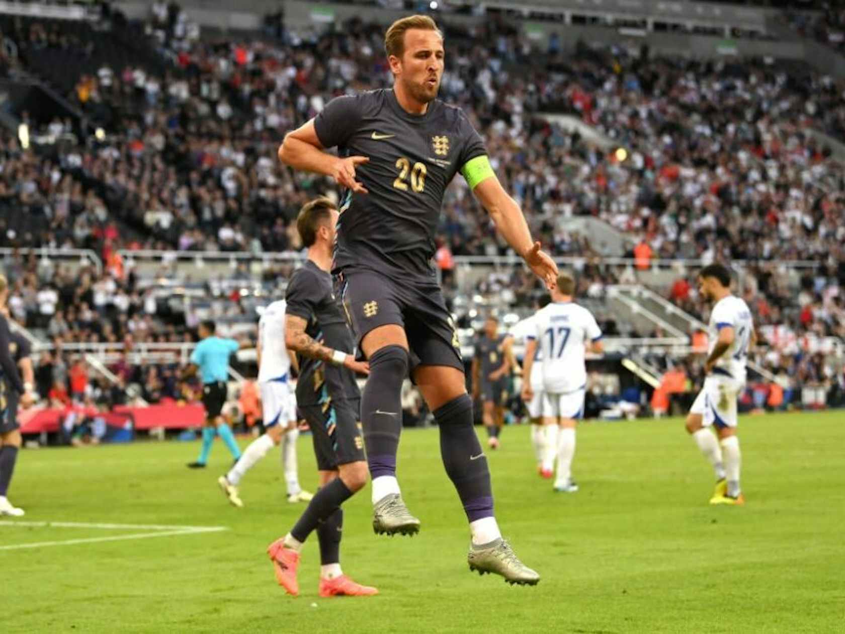 关于波黑队成功打入下一轮，表现稳定可靠的信息