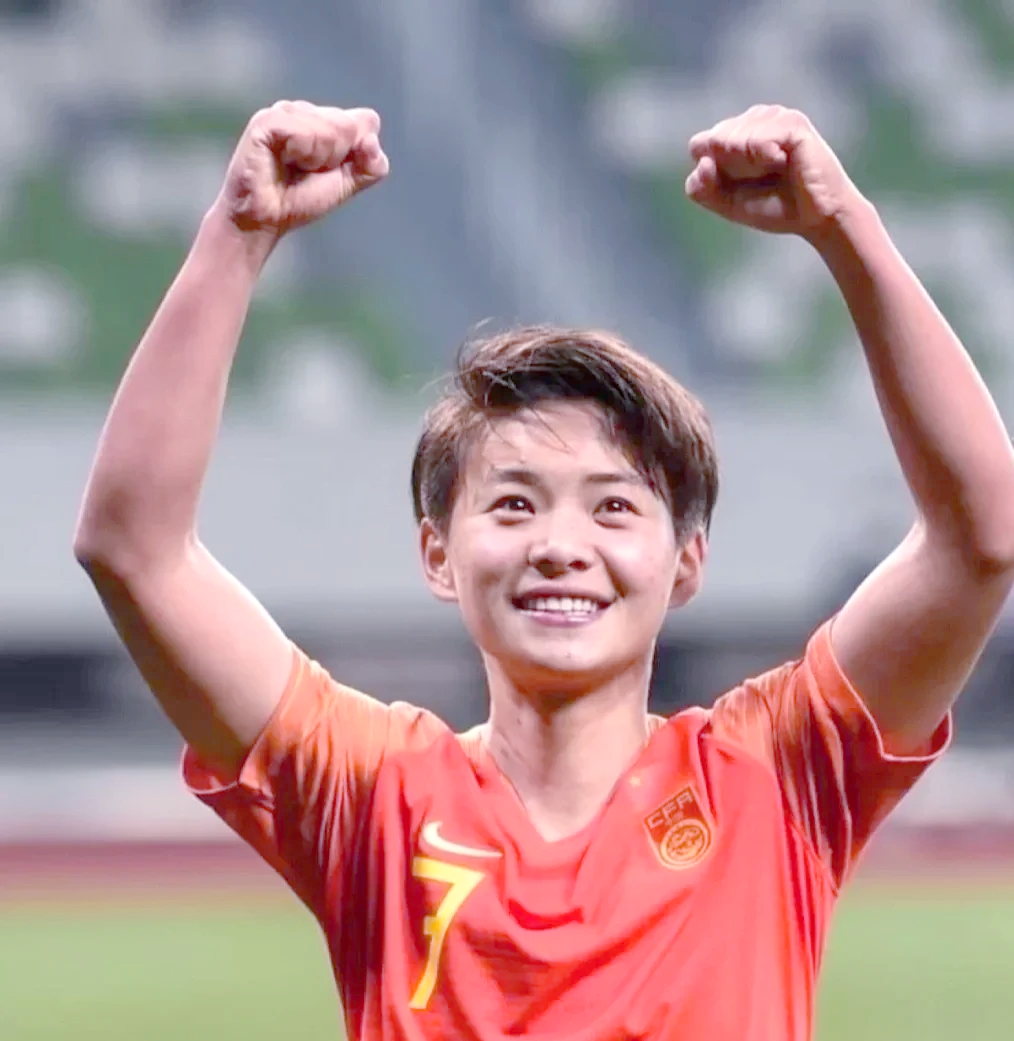 开云体育APP下载-包含女足赛场势不可挡，球员展现拼搏精神的词条