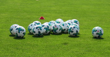 开云体育在线-恩菲尔德球迷现场助威，球队斗志昂扬