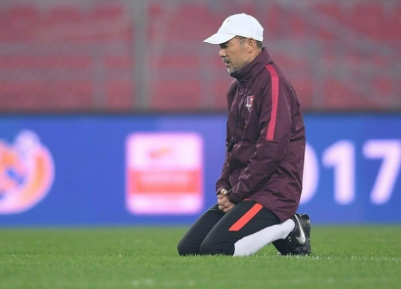 重庆遭遇连败，保级形势严峻