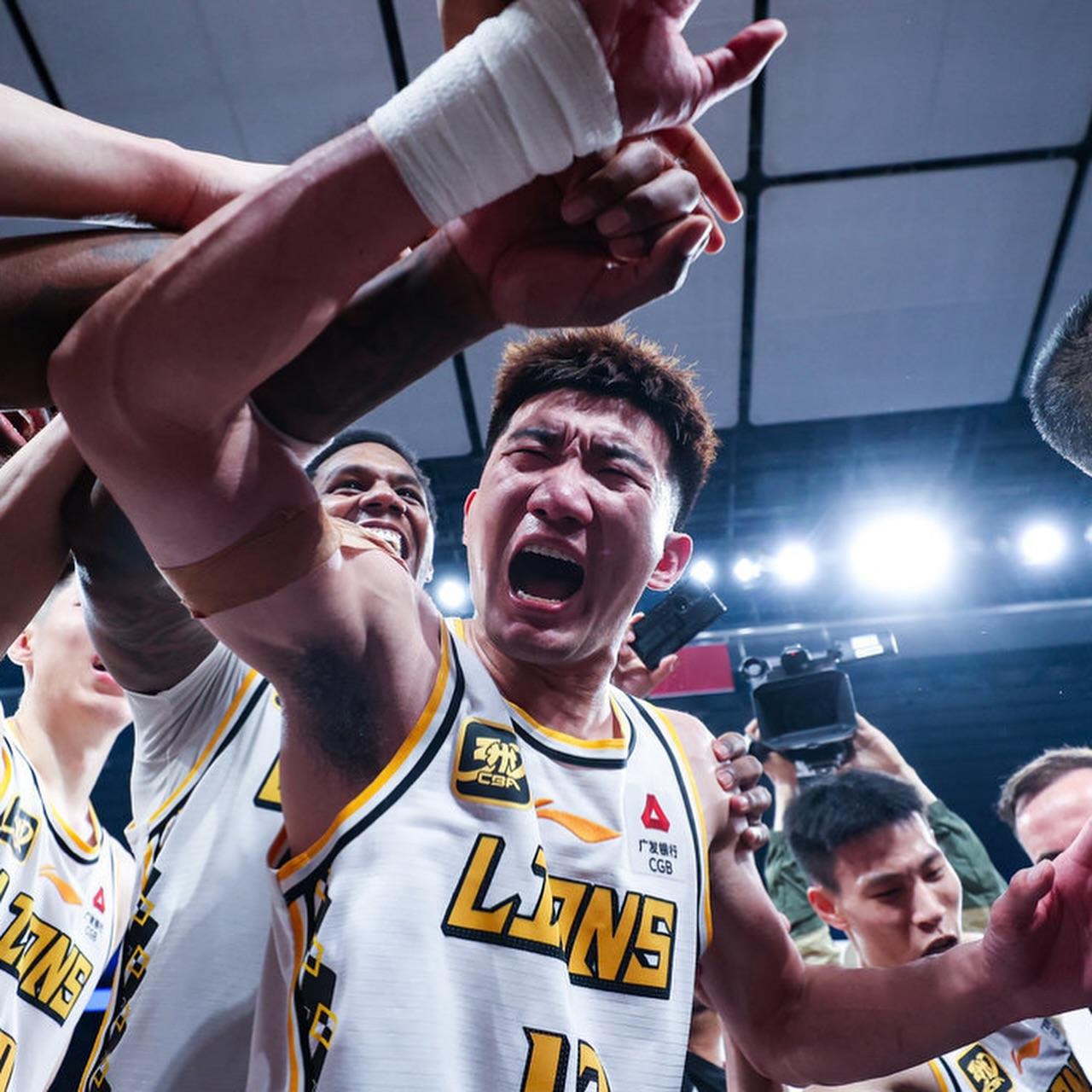 关于披荆斩棘，球队多方合作在决赛中取得胜利！的信息