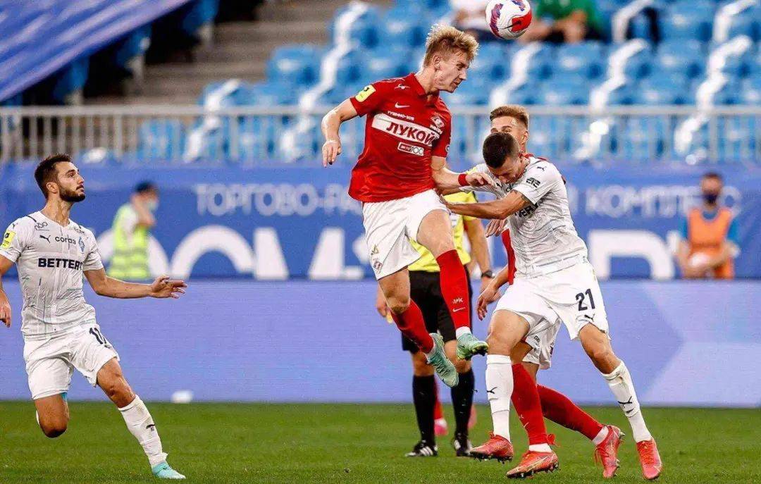 开云体育下载-里尔击败劲旅，追击榜首