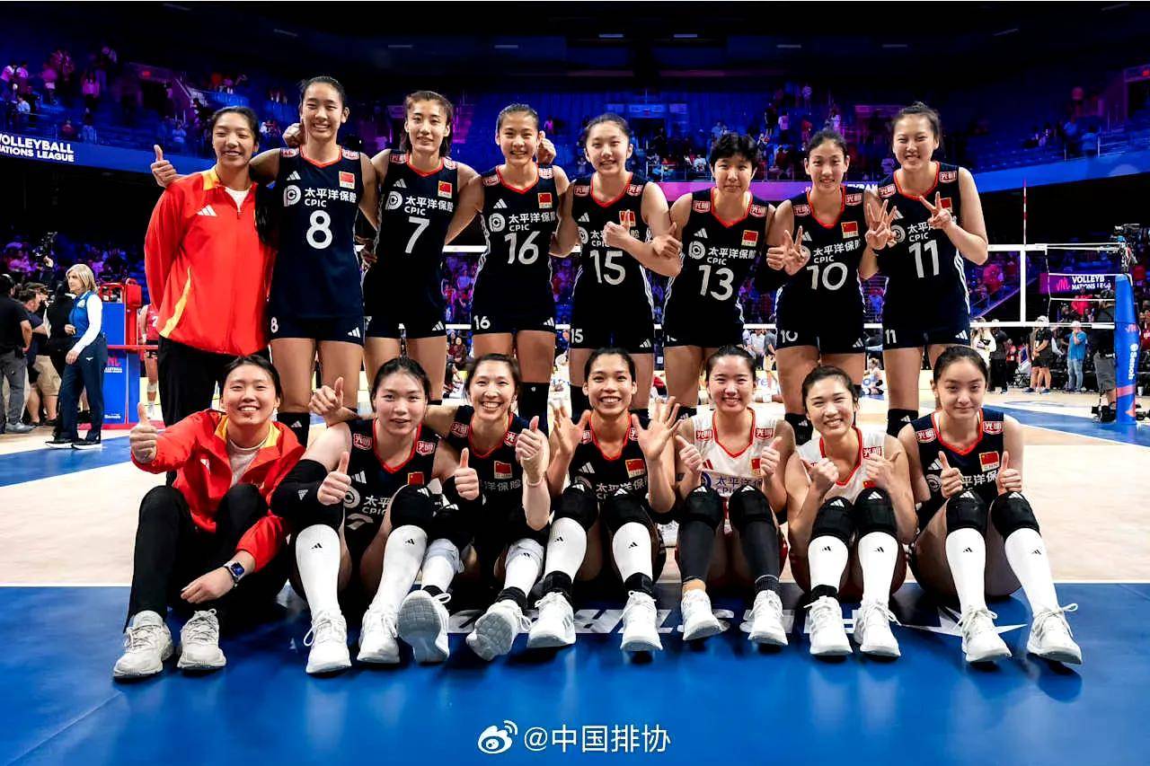 女排队员助力战胜对手取得胜利 女排队员助力战胜对手取得胜利