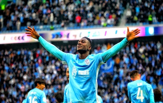 足球赛场一番风云,球员们展现实力的简单介绍 足球赛场一番风云,球员们展现实力的简单介绍