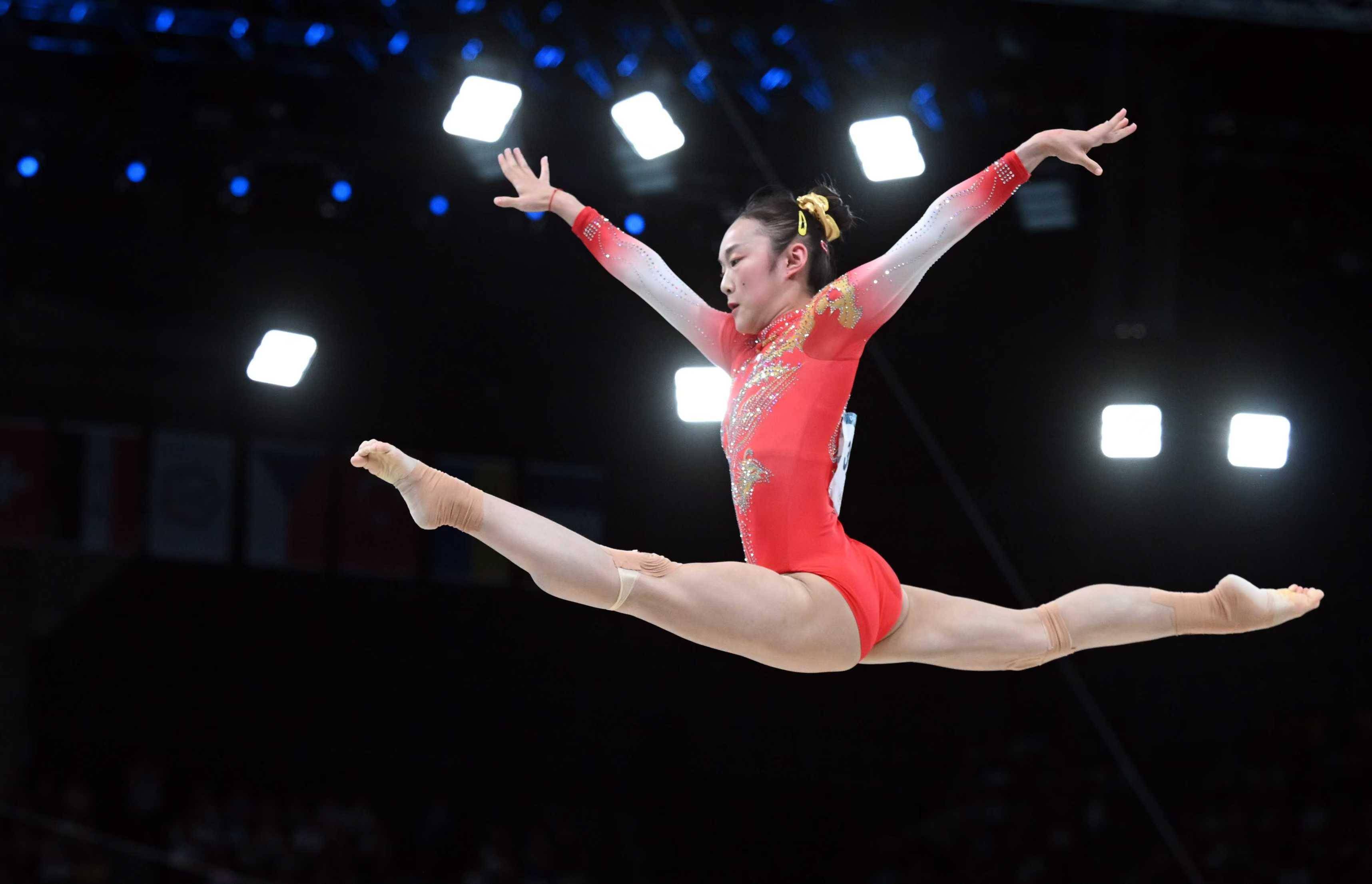 荷兰体操选手华丽表演，抢眼亮相