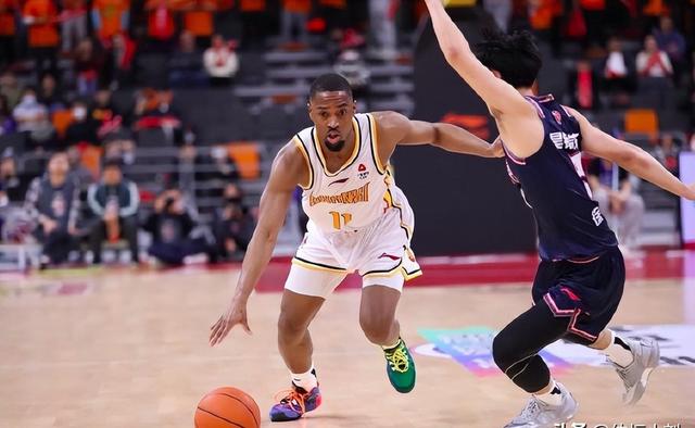 包含球员交错放送，助力球队逆袭的词条