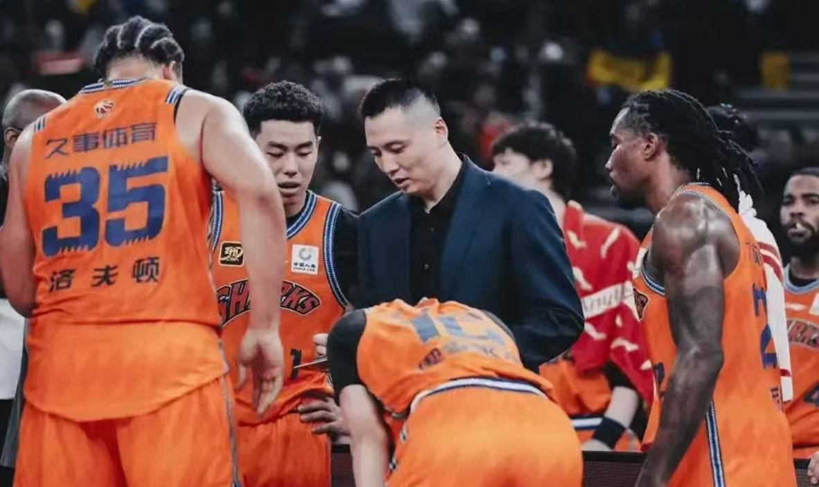 福建男篮不敌上海队,遭遇困境 福建男篮不敌上海队,遭遇困境