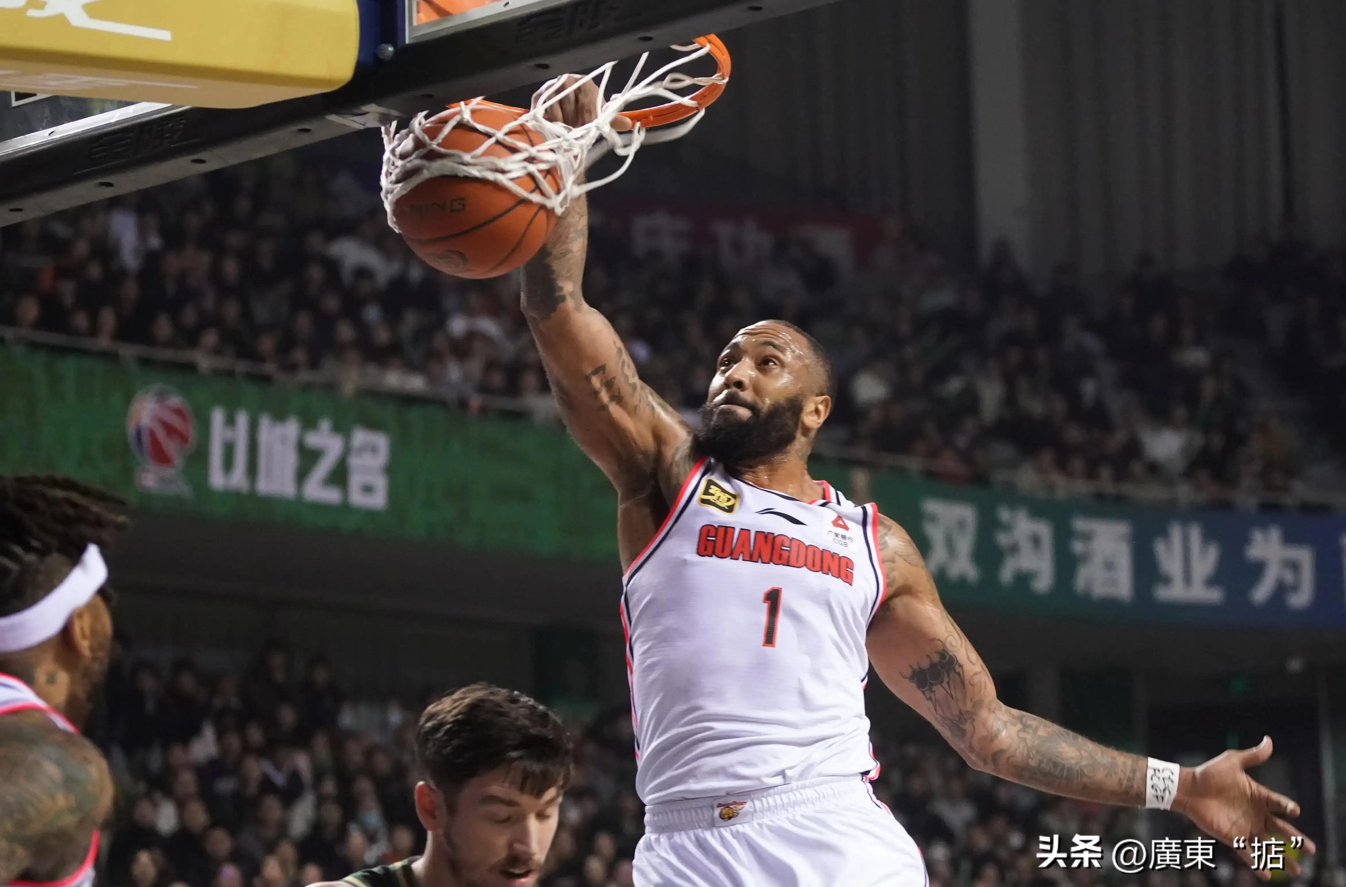 内线进攻策略明确,球队在篮下表现出色的简单介绍 内线进攻策略明确,球队在篮下表现出色的简单介绍