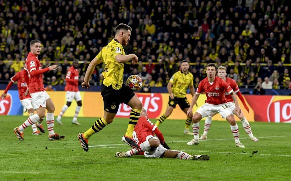 曼联逆风翻盘，击败巴黎挺进欧冠八强