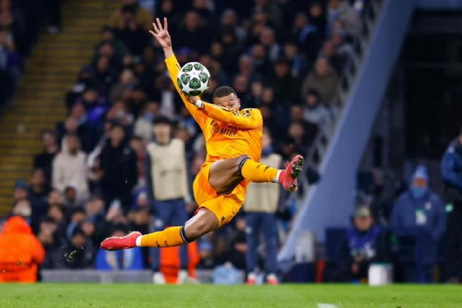 开云体育-皇马客场逆转瓦伦西亚，欧冠出线形势确立