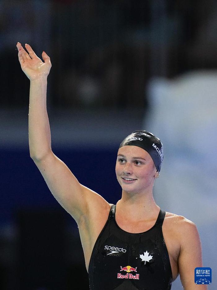 新加坡游泳选手勇斗澳洲,取得冠军 新加坡游泳选手勇斗澳洲,取得冠军