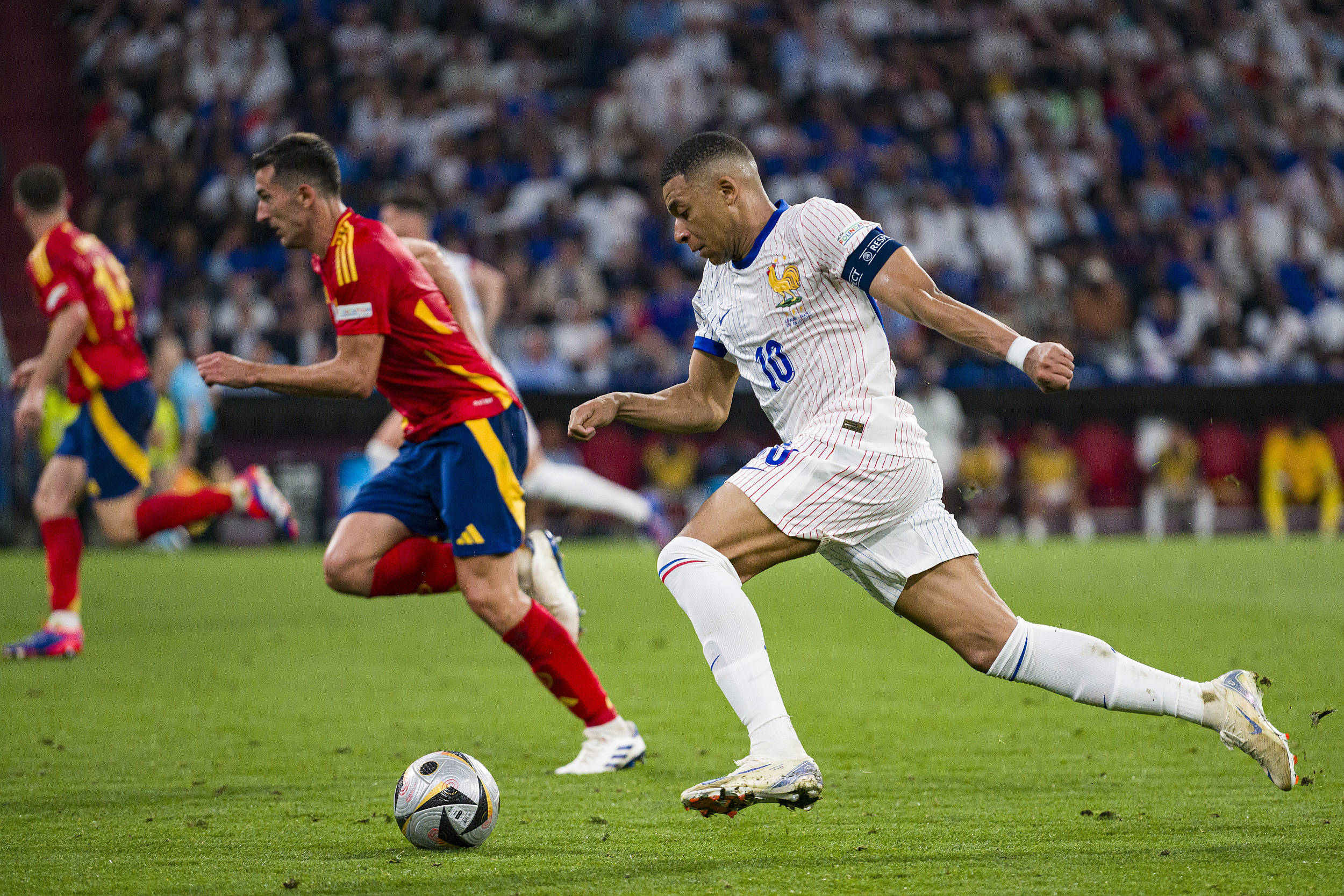 开云官网-法国队晋级半决赛，击败对手实现胜利