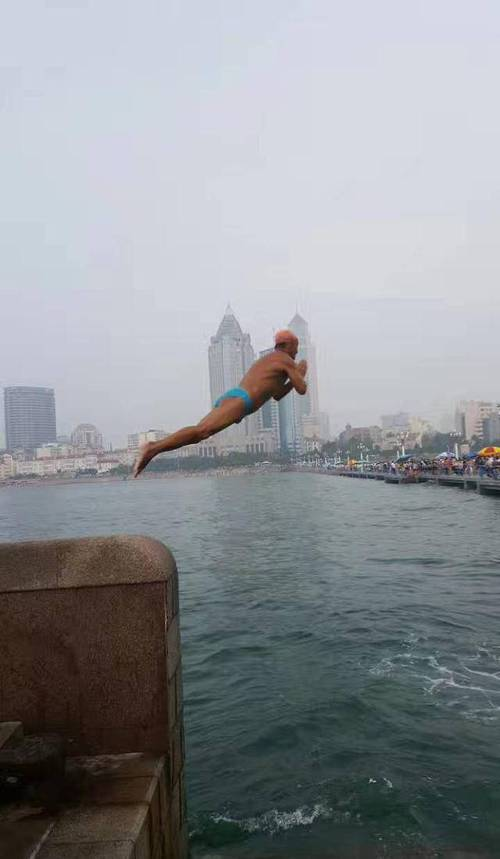 开云体育官网-跳水比赛吸引观众眼球选手挑战极限