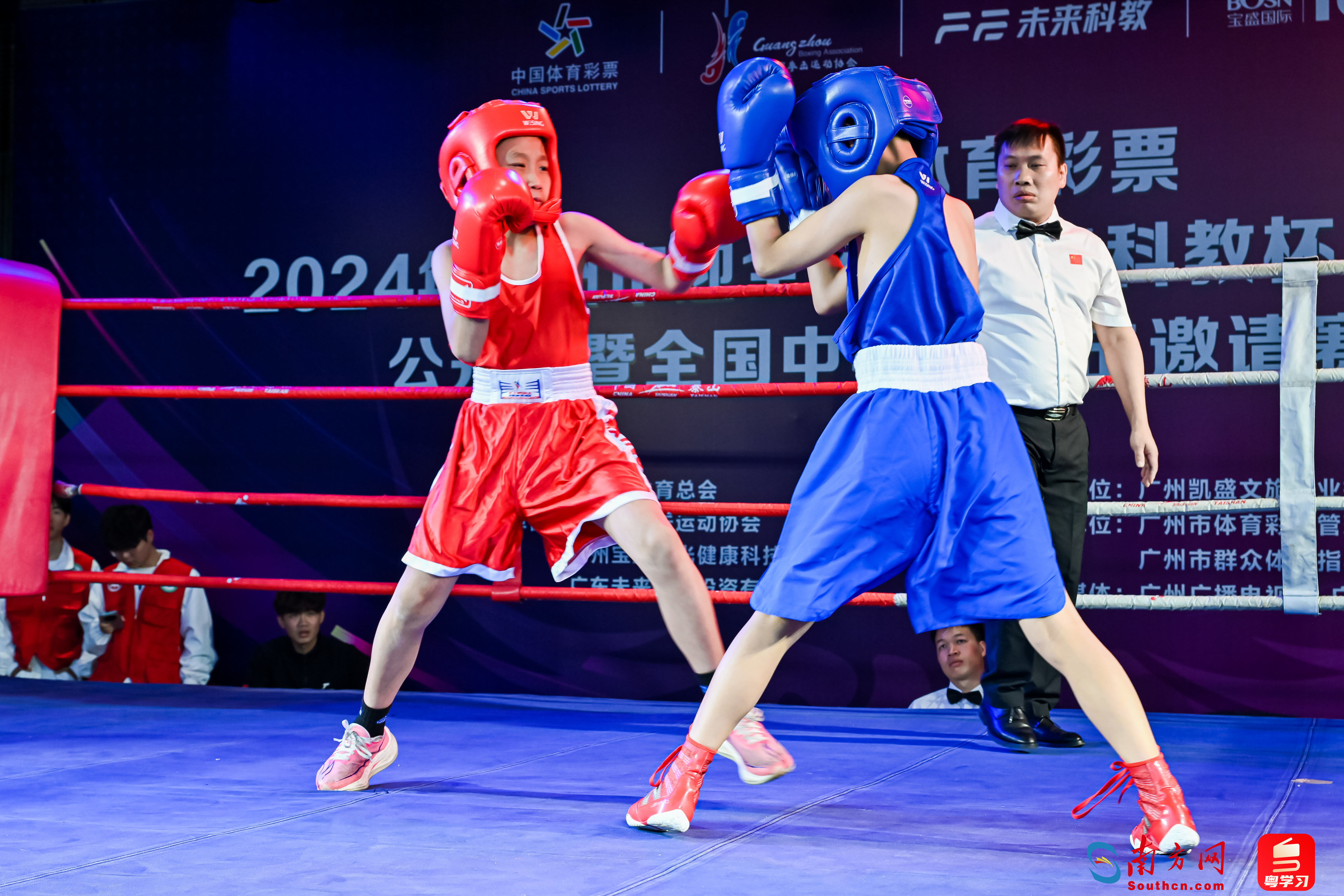 开云APP-拳击比赛险胜对手，选手实力抢眼