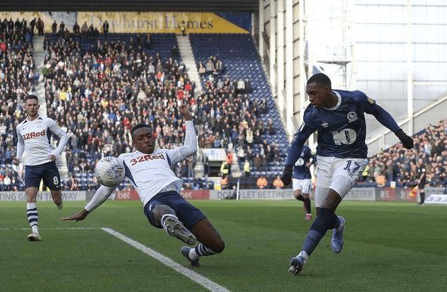 关于利兹联主场击败普雷斯顿，继续领跑积分榜的信息