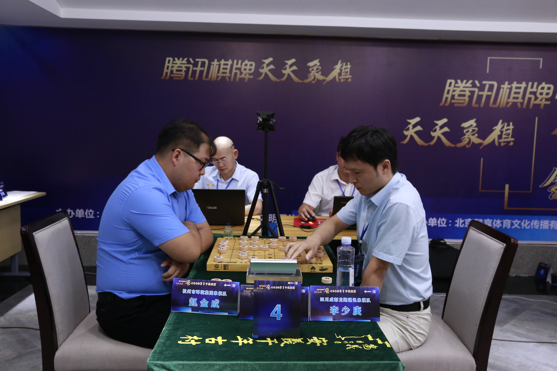 开云体育登录-关于挑战者与卫冕冠军对决,双方你来我往互有胜负的信息