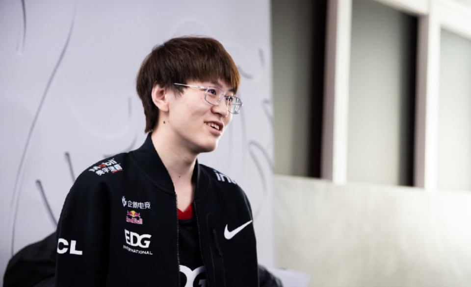 开云体育-EDG险胜PSG,Keria完成史诗逆转强强对话小组赛,留下经典瞬间的简单介绍