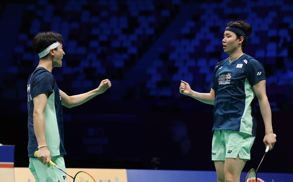 丹麦羽毛球队鏖战韩国羽毛球队，陶菲克三分雨点燃全场